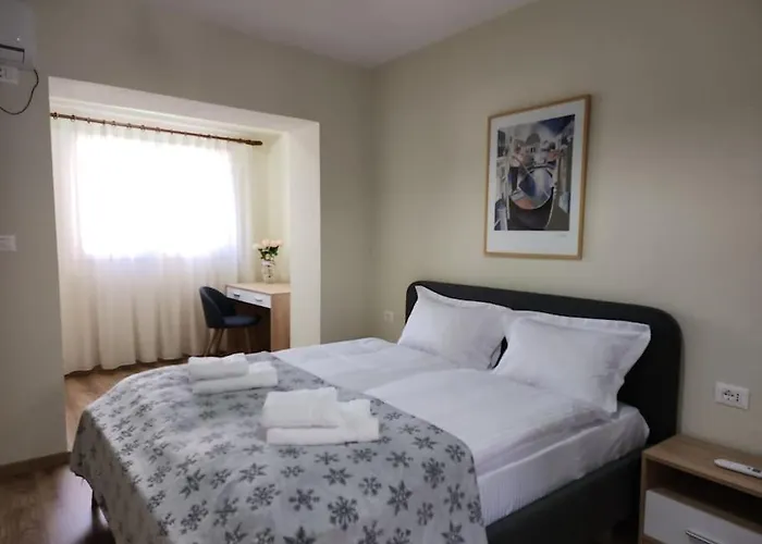 Ben's Apartment-city Center דירה *