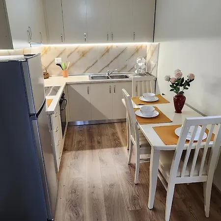 Ben's Apartment-city Center تيرانا